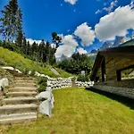 Onthe Rocks Chalet